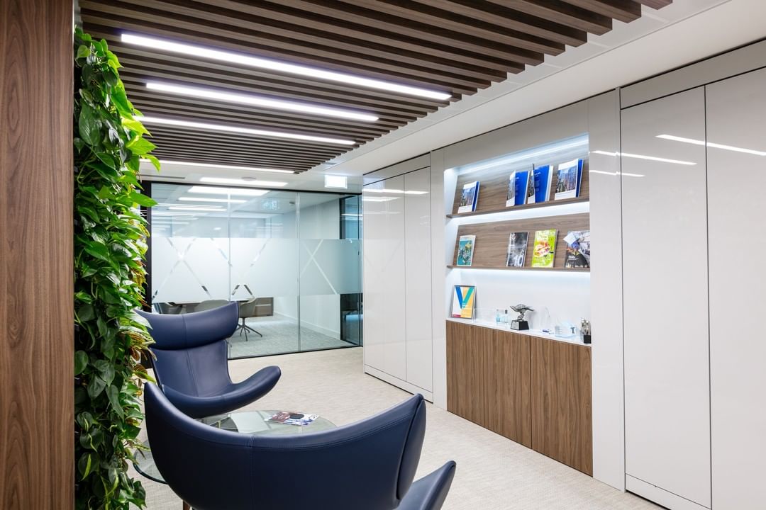 You know what is now mega-popular in the workplace? Going beyond with biophilia and creating a multi-sensory experience to make your team feel zen, calm and collected. This is something you feel the moment you enter Urban Exposure’s entrance.