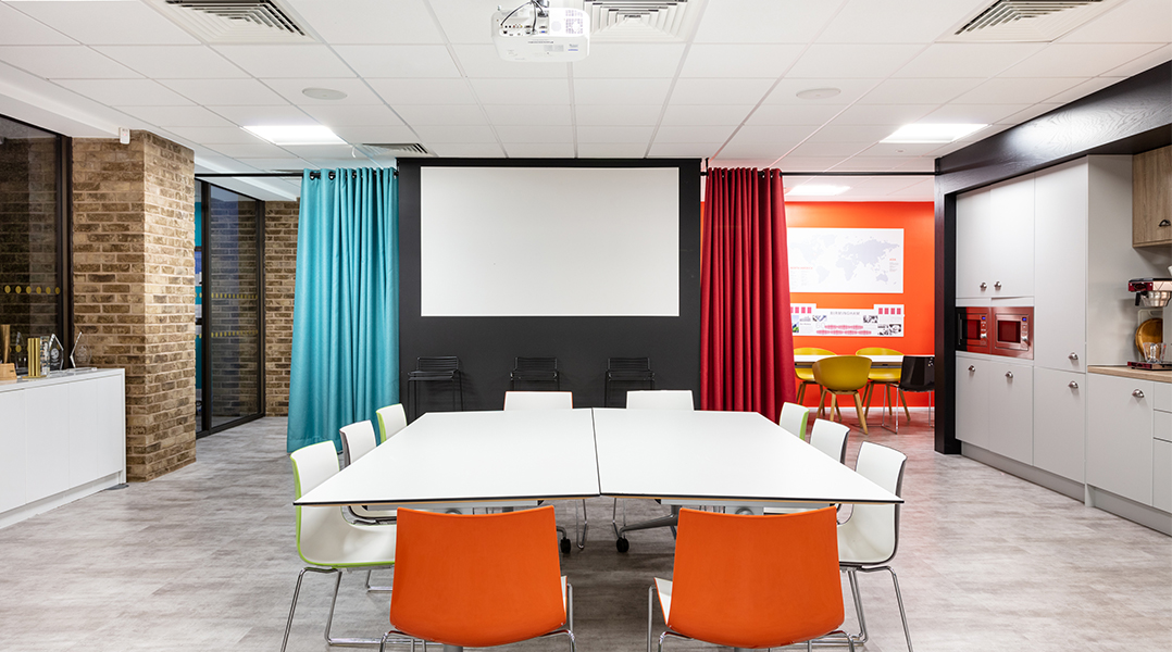 Vibrant multipurpose space with teapoint and collaboration areas