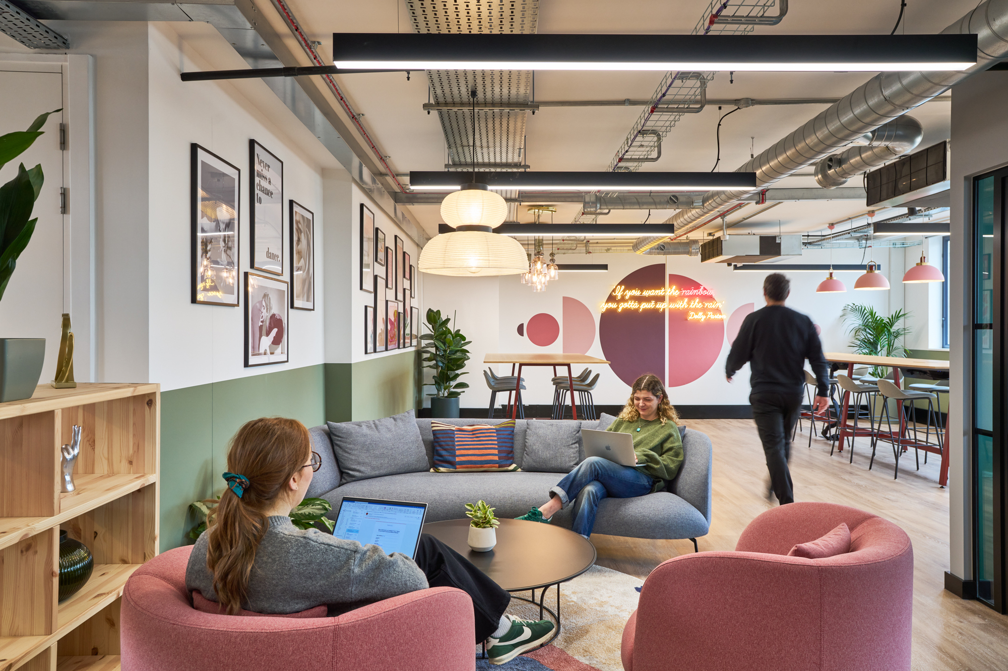 Cosy breakout area at Work.Life Waverly House by Two, blending soft pink seating, vibrant artwork, and a neon sign inspired by Soho's character.